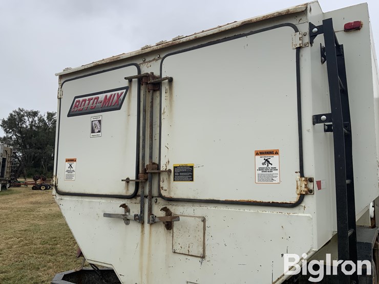 international-7400-image-18