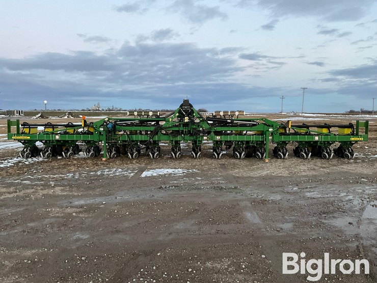 john-deere-1720-image-2