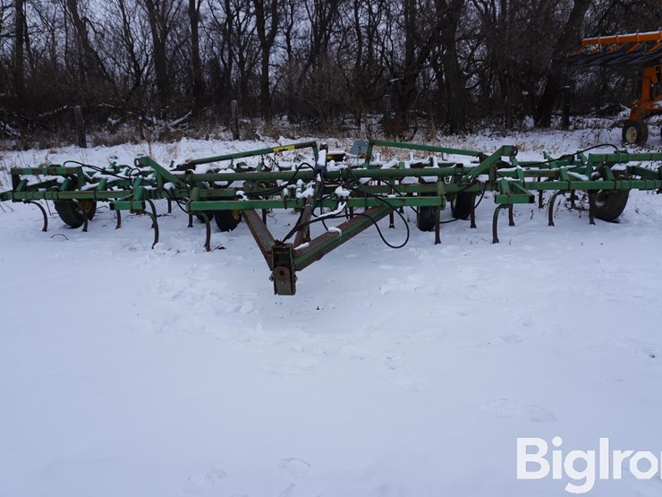 john-deere-24-image-2