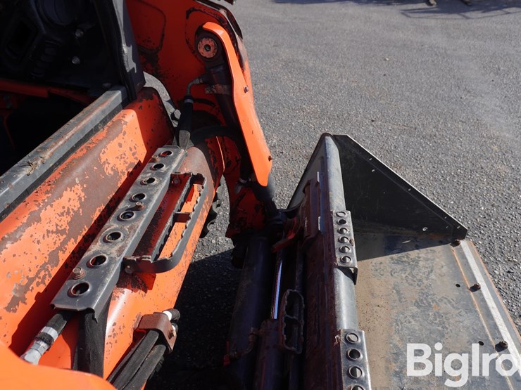 kubota-ssv65-image-11