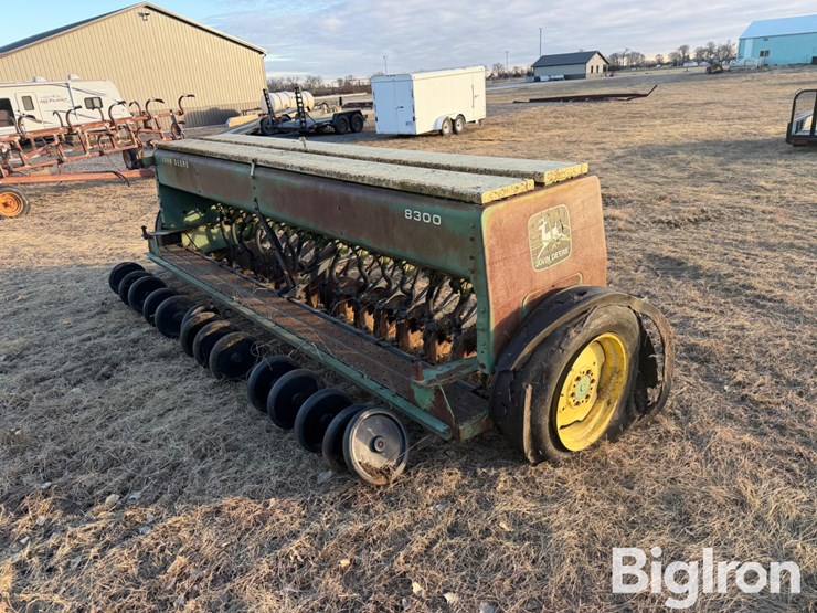 john-deere-8300-image-5