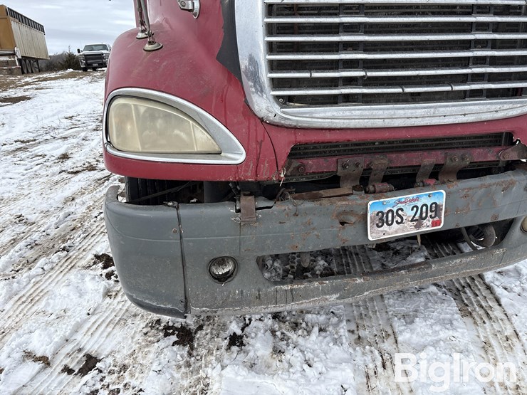 freightliner-columbia-120-image-11