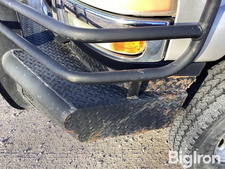 2004-gmc-k2500-image-13