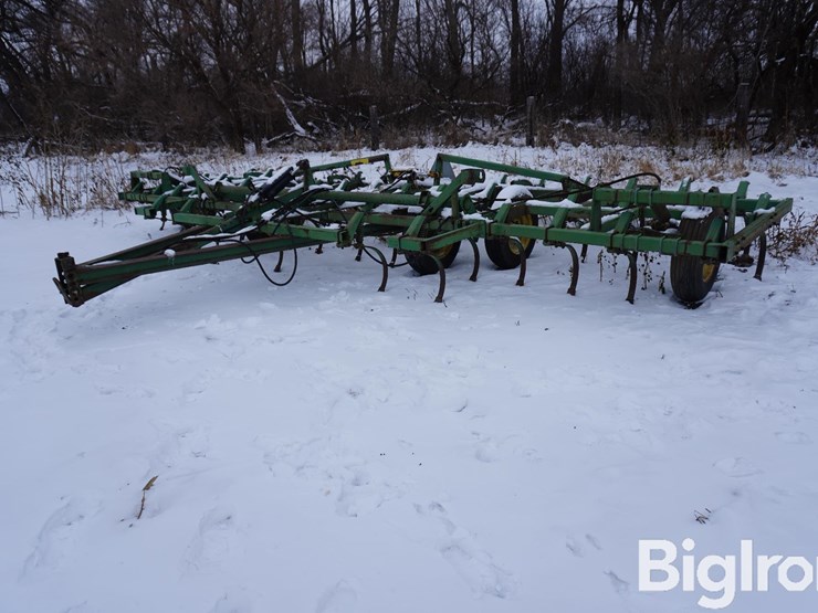 john-deere-24-image-1