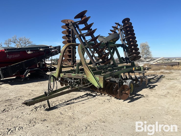 john-deere-235-image-1