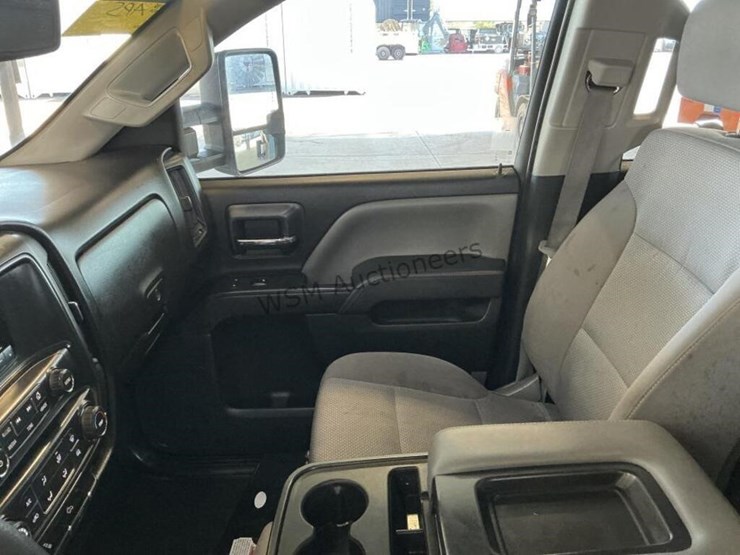 2015-chevrolet-silverado-2500hd-image-19