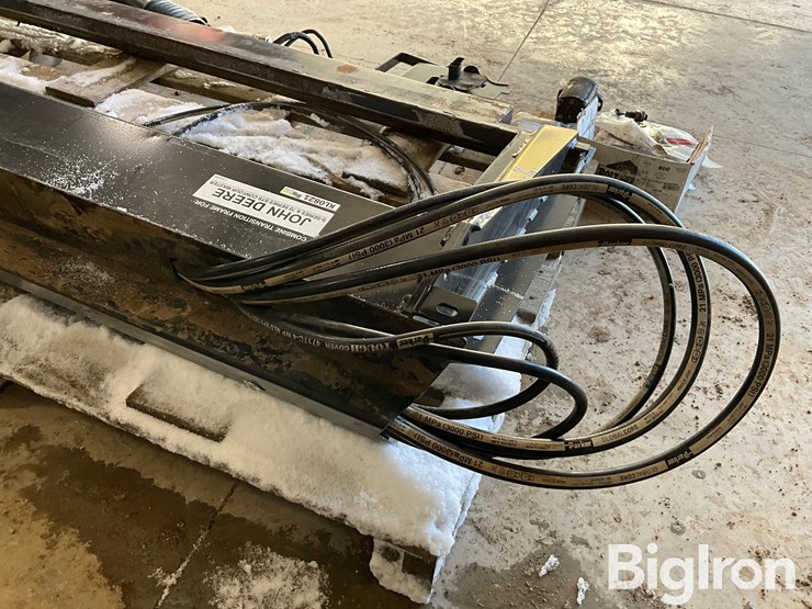 macdon-to-john-deere-combine-transition-plate-image-15