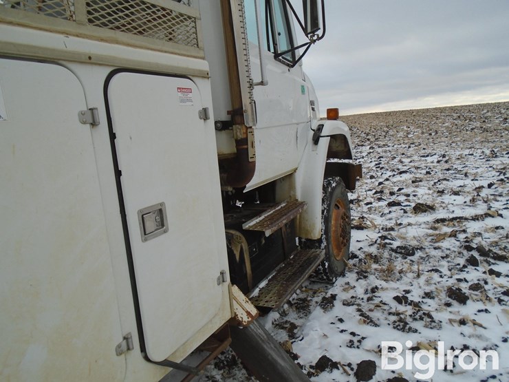 freightliner-fl70-image-12