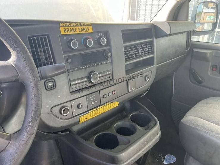 2015-chevrolet-express-3500-image-21