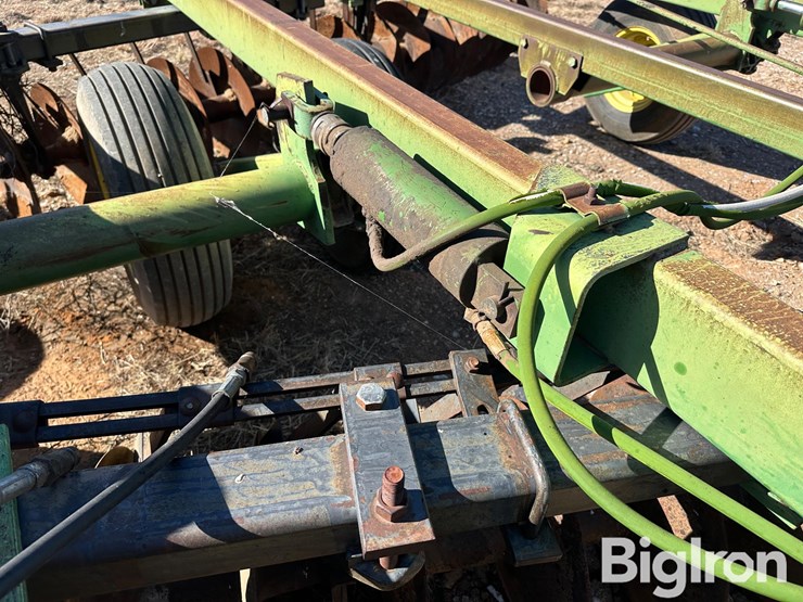 john-deere-235-image-17