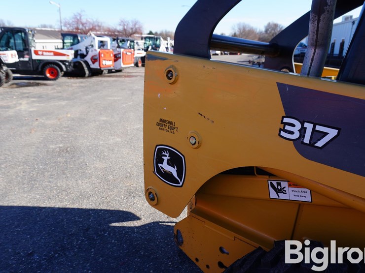 john-deere-317-image-16