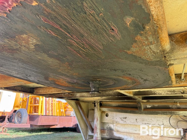 1979-44'-tri/a-aluminum-horse-trailer-w/living-quarters-image-9