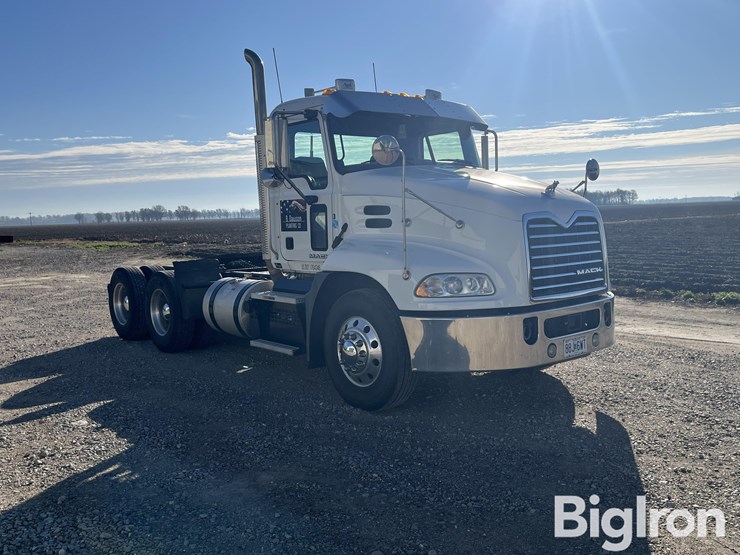 2017-mack-pinnacle-cxu613-image-3