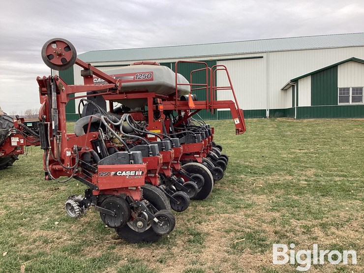 2010-case-ih-1250-image-18