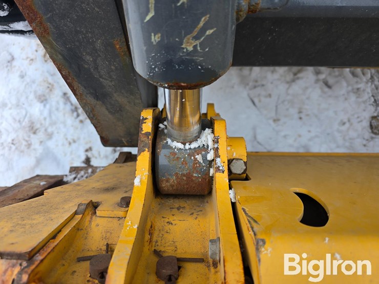 2023-deere-318g-image-19