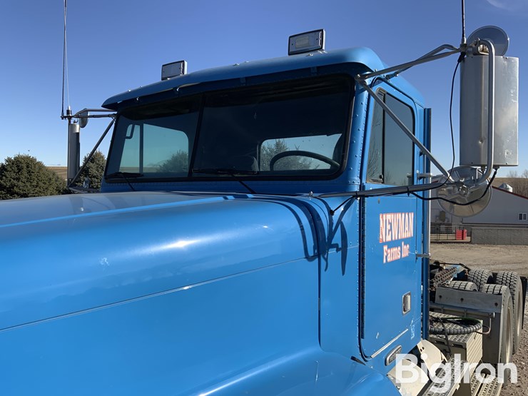 1998-freightliner-fld120-image-10