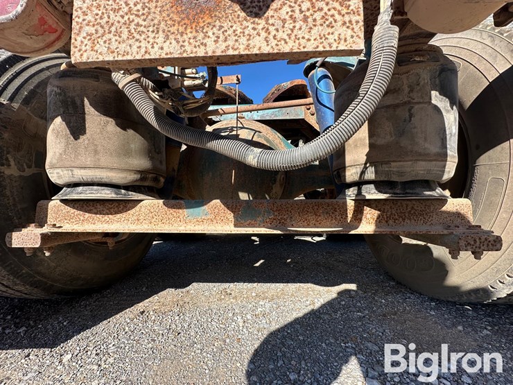 peterbilt-377-image-19