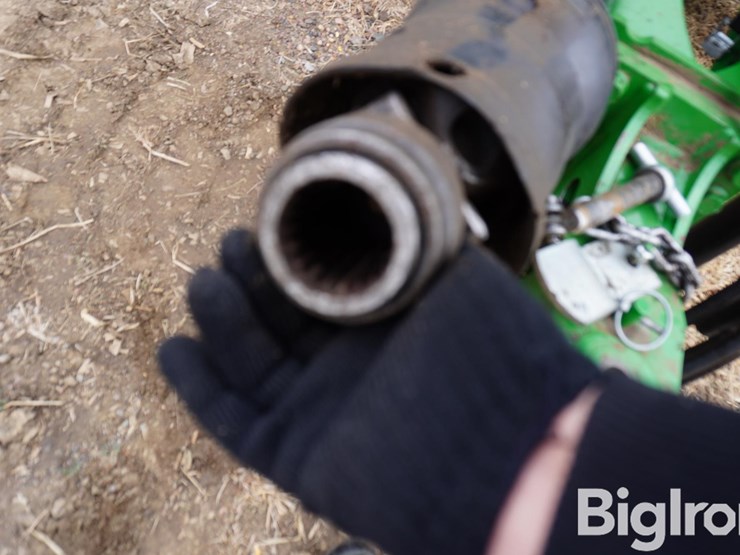 2024-john-deere-561m-image-13