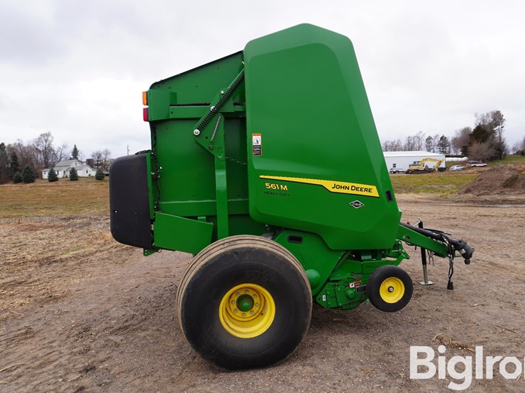 2024-john-deere-561m-image-4