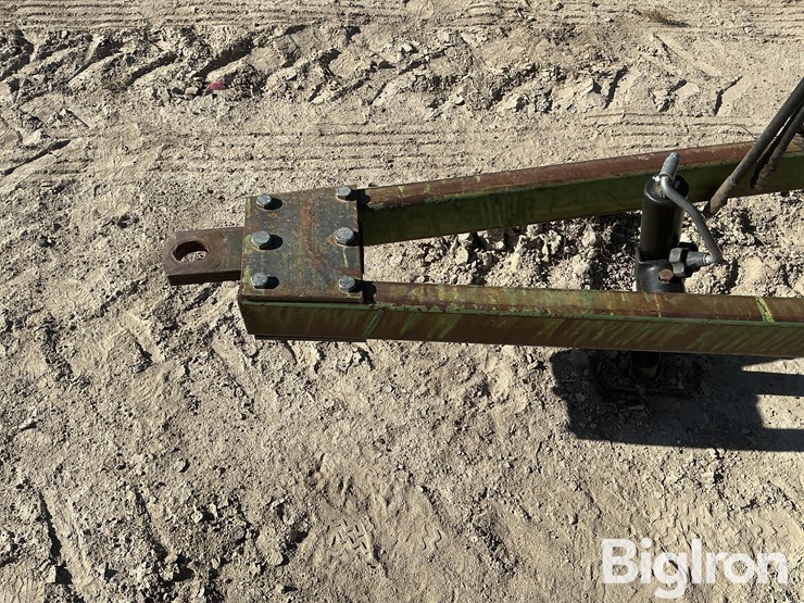 john-deere-235-image-15