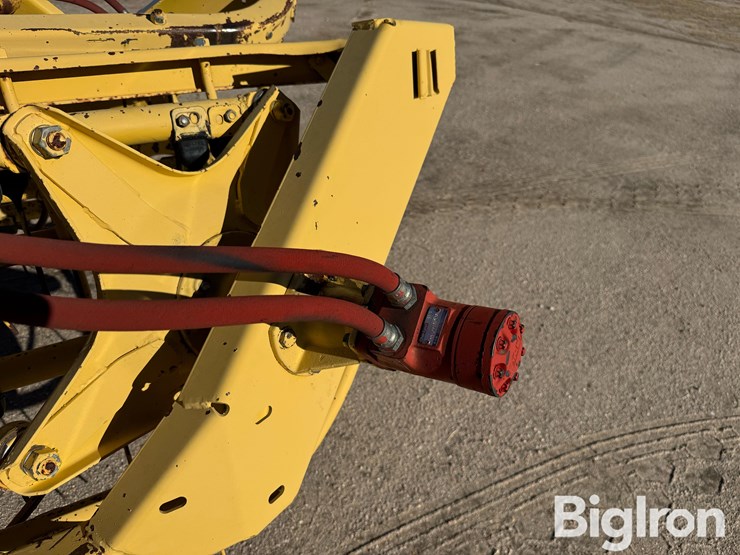 new-holland-216-image-10