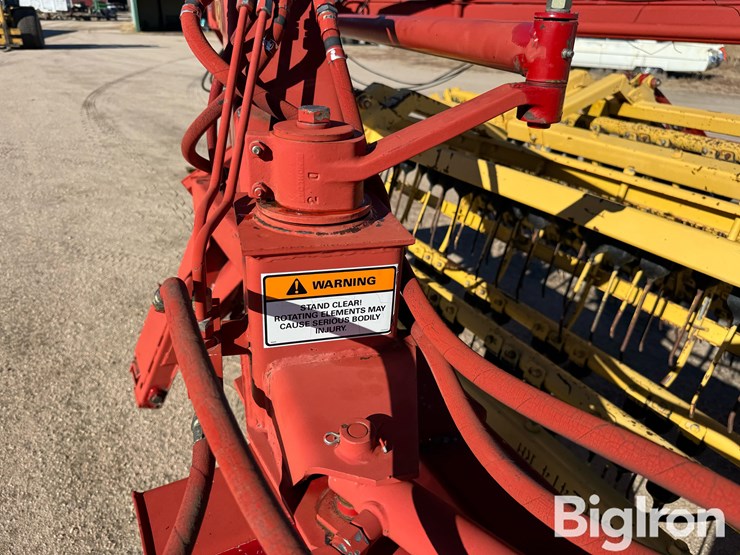 new-holland-216-image-15