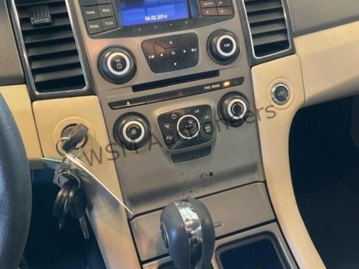 2015-ford-taurus-sdn-image-19