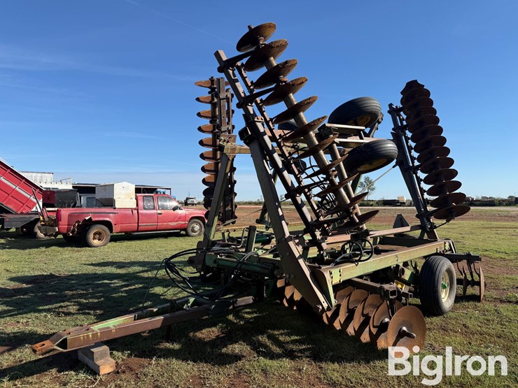 john-deere-235-image-1