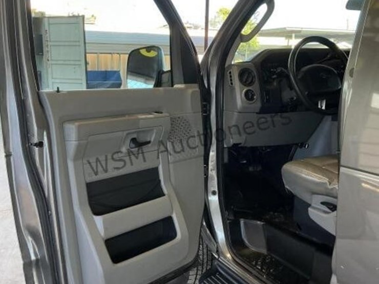 2009-ford-e150-image-24