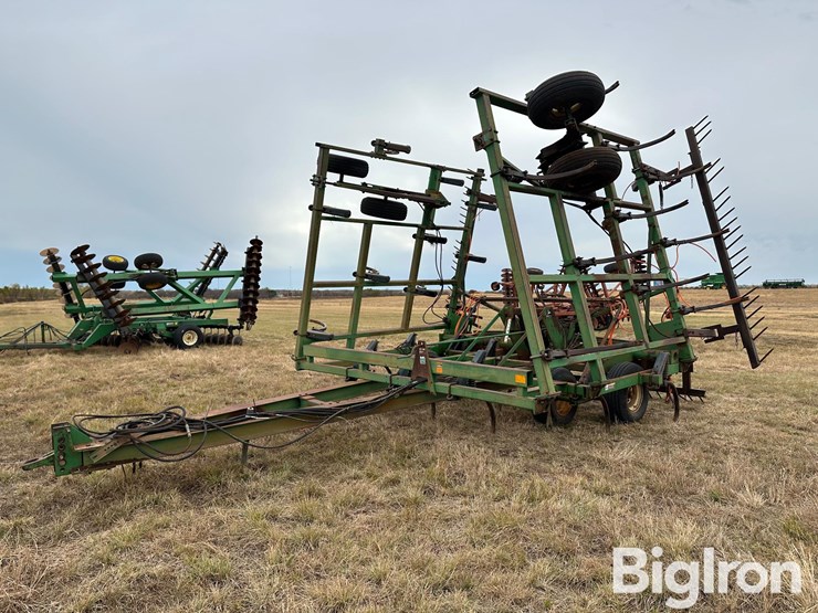 john-deere-680-image-1