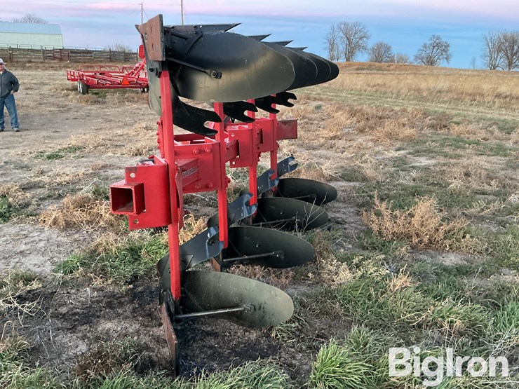 international-140-image-6