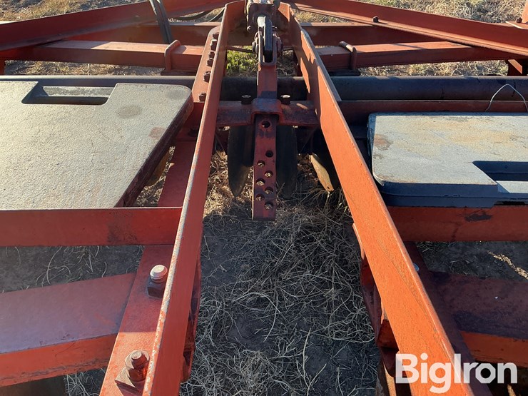 international-370-image-19