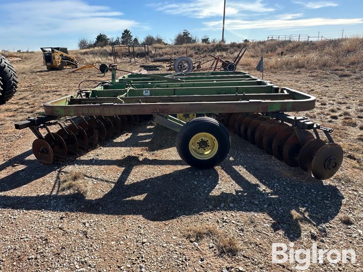 john-deere-235-image-8