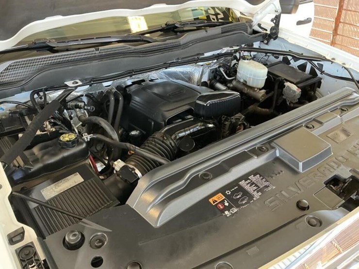 2015-chevrolet-silverado-2500hd-image-12