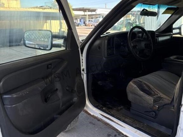 2005-gmc-sierra-3500-image-25