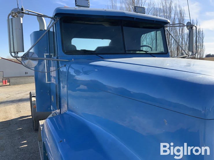 1998-freightliner-fld120-image-13