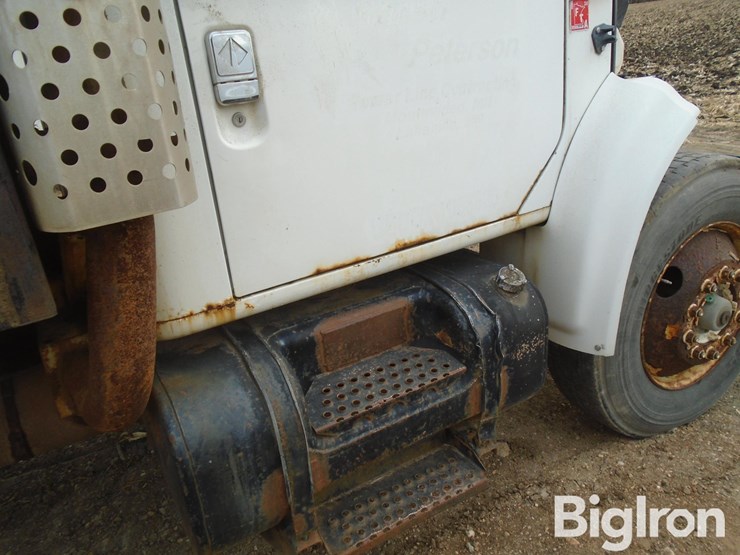 international-4700-image-13