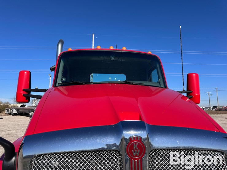 2019-kenworth-t680-image-11