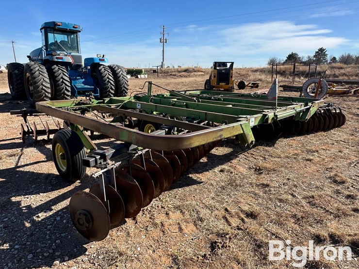 john-deere-235-image-7