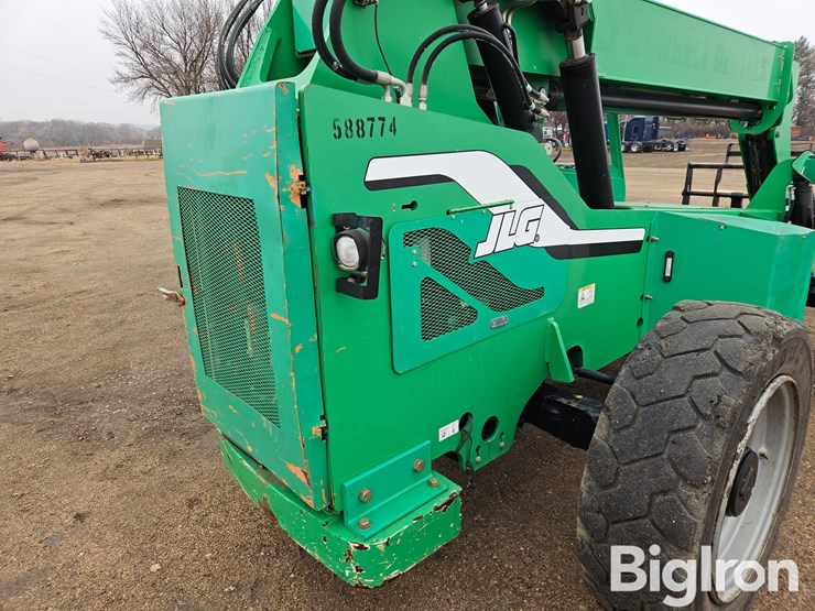 2014-jlg-6036-image-16