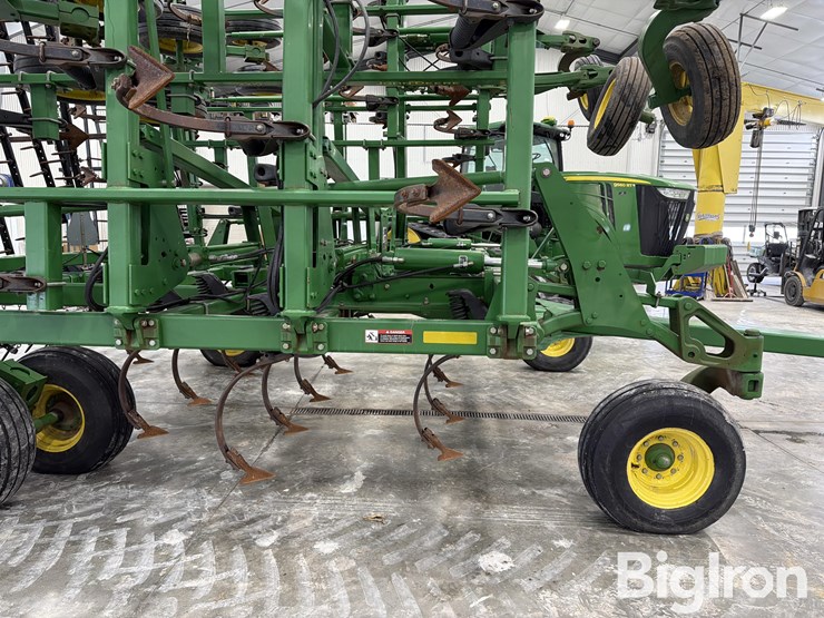 john-deere-2210-image-17