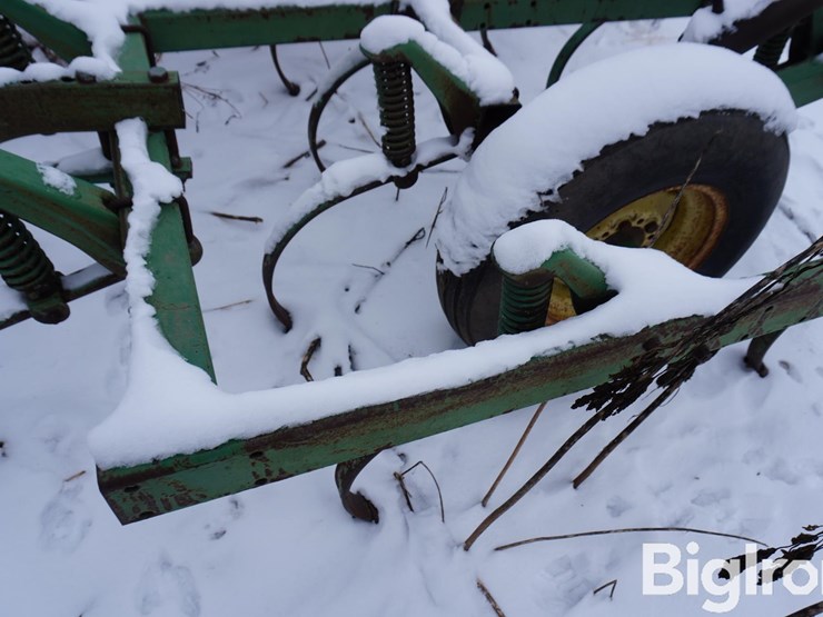 john-deere-24-image-16