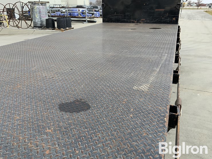 2018-peterbilt-348-image-19