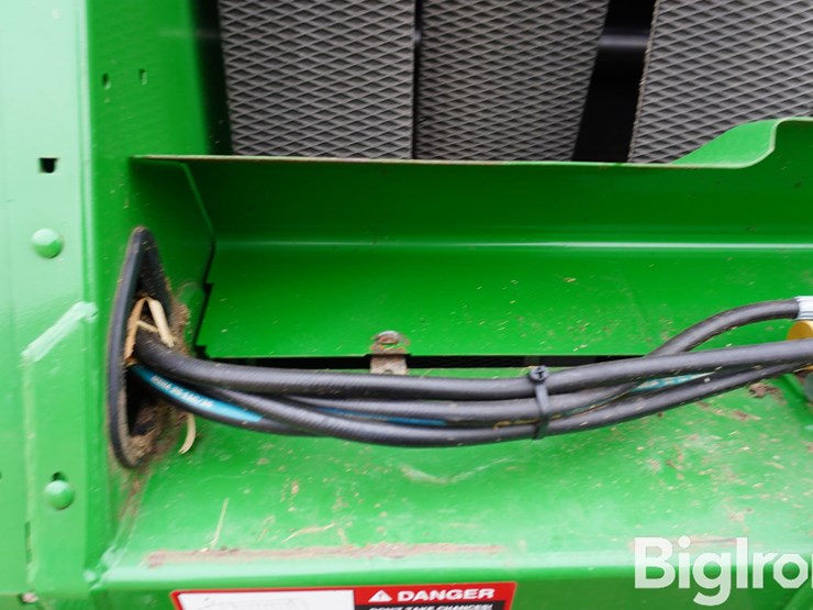 2024-john-deere-561m-image-19