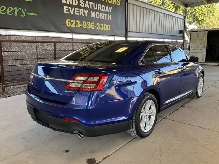 2015-ford-taurus-sdn-image-7