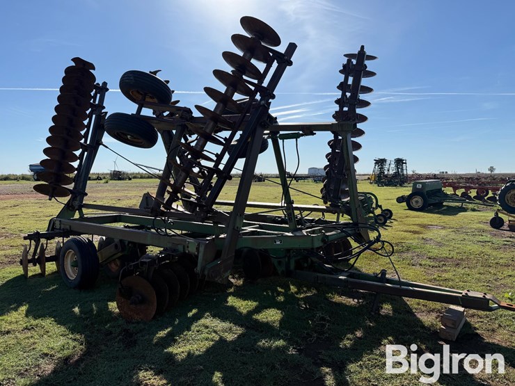 john-deere-235-image-3