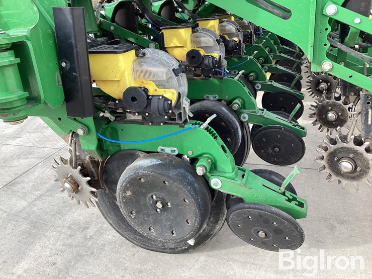 john-deere-1790-image-16