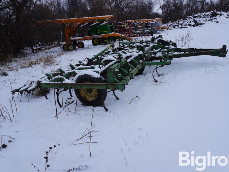 john-deere-24-image-4