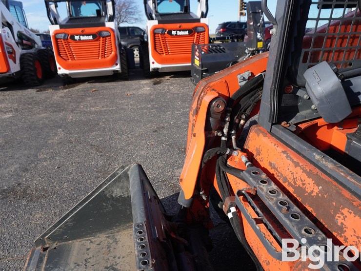 kubota-ssv65-image-15