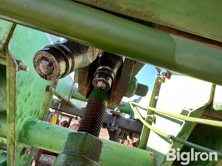 john-deere-235-image-15